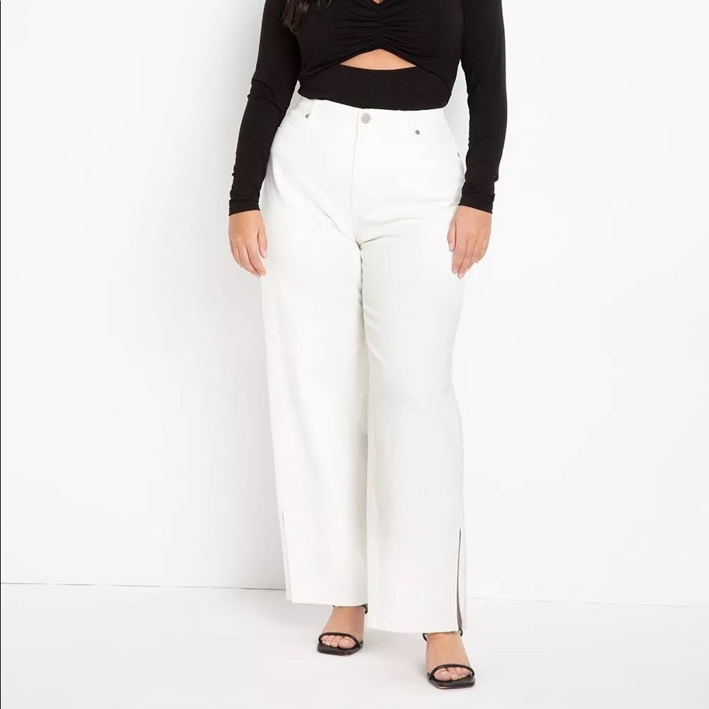 NWT Relaxed Straight Leg White Jean with Slit